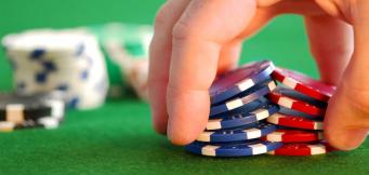 Tricks med pokerjetoner, utrolige måde at stable på og meget mere